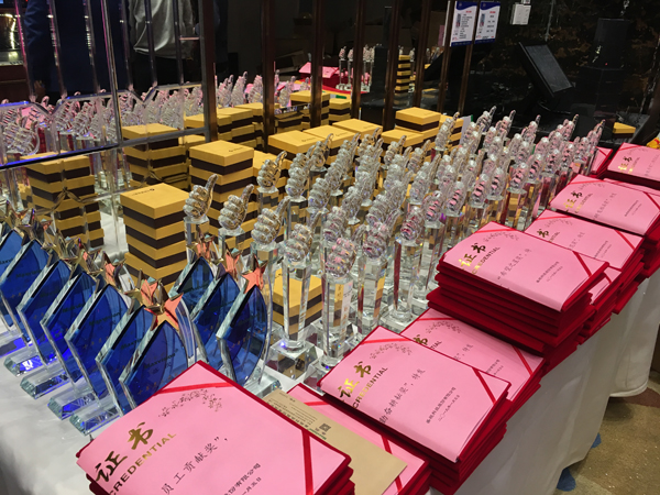 二十二年风雨  只因有你同行  又沐改革春风  再迎历史机遇 ——拼搏(中国)pinbo·官方网页版,22周年庆典暨颁奖典礼