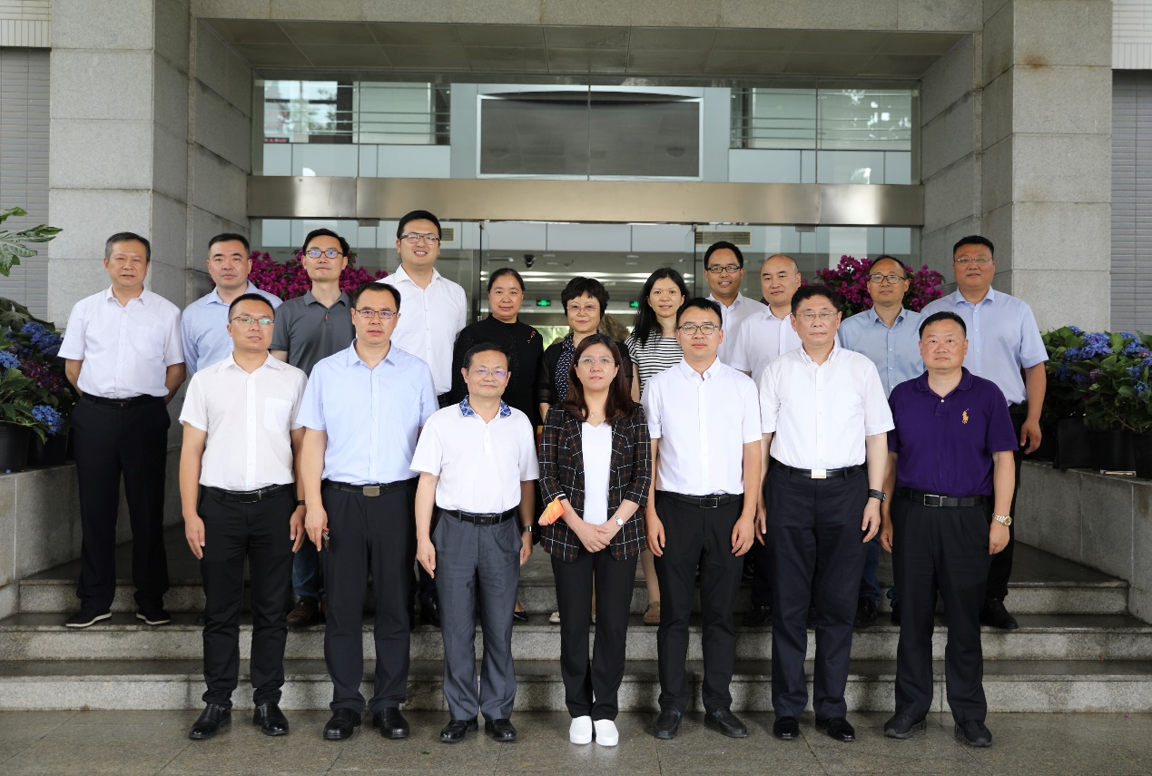 拼搏(中国)pinbo·官方网页版,与东南大学签订产学研战略合作协议，瞿磊获颁“东南大学至善教育贡献奖”